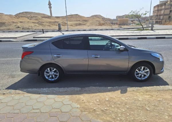 Nissan Sunny  (2025)